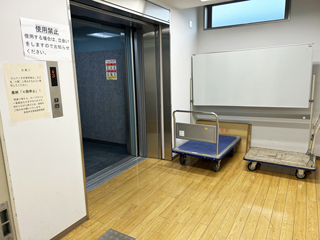 搬出入用エレベーター